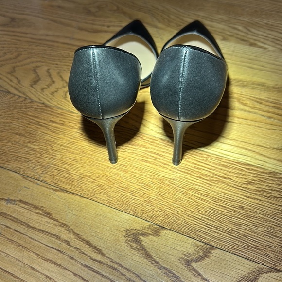 NWOT. Woman’s Stuart Weitzman black Heels in black leather. Size 9. - Picture 4 of 5